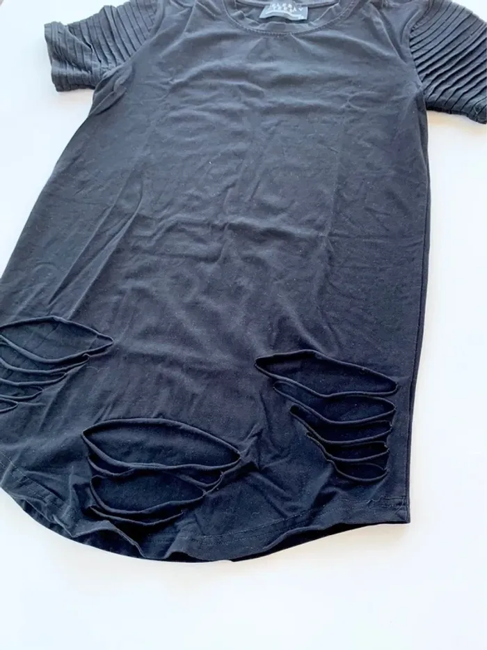 T-shirt Noir Style Destroy – Look Tendance & Audacieux 🖤 - taille S - photo numéro 4