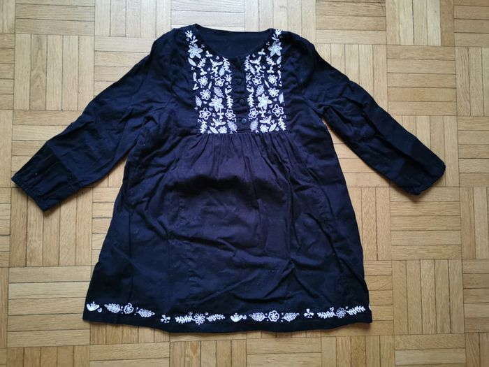 Robe brodée à manches longues