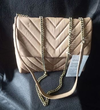 Magnifique Sac Neuf couleur Taupe Rose bandoulière transformable matelassé en cuir italien valeur 399$ soldé a 170$