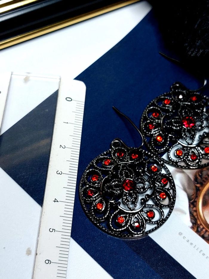 Boucles d'oreilles style vintage gothique - photo numéro 4