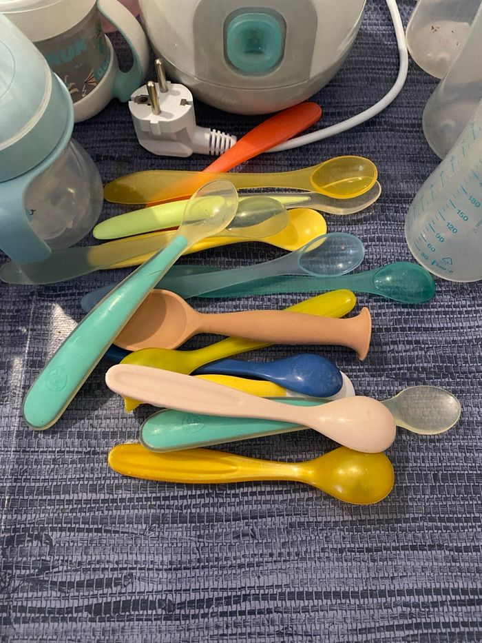 Chauffe biberons + biberons+ tasse apprentissage et cuillères - photo numéro 2