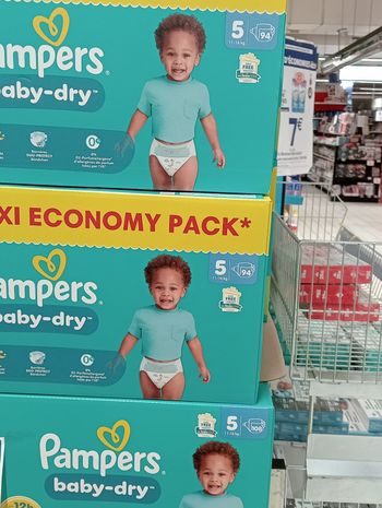 Trois cartons de couches Pampers taille 5