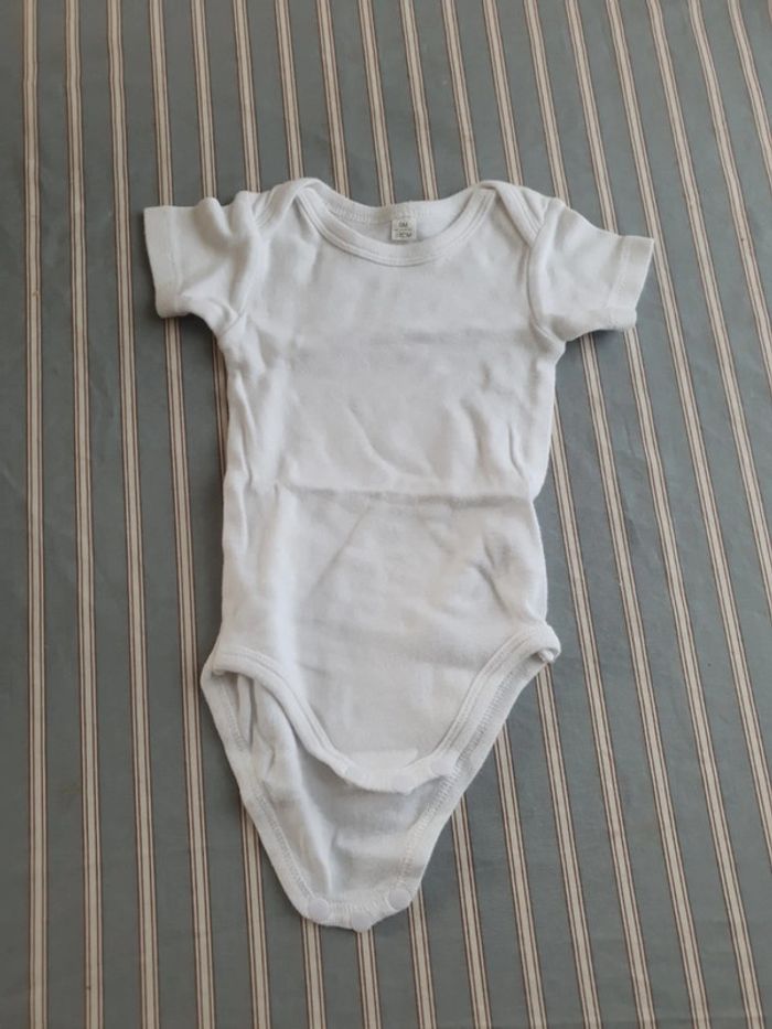 Bodies taille 6 mois