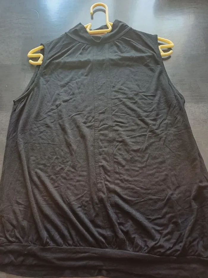 T-shirt sans manche - photo numéro 6
