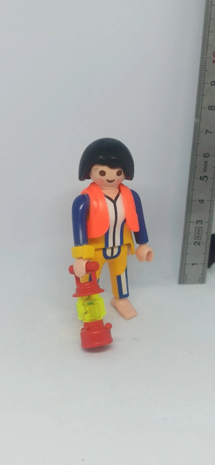Femme plongeuse avec lanterne playmobil