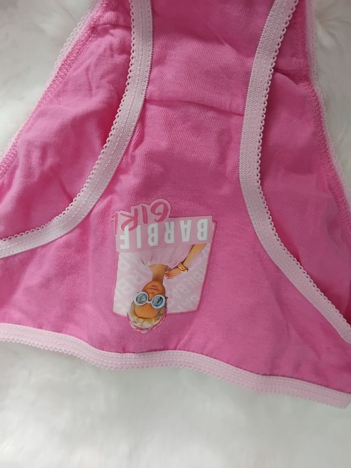 Lot 3 slips ,culottes Barbie, neuf, 6/8 ans - photo numéro 3