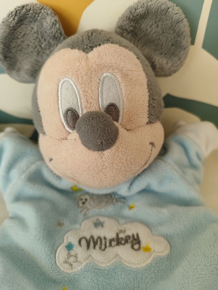 Peluche doudou marionnette Mickey Disney baby - photo numéro 3