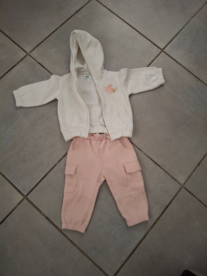 Ensemble  de sport blanc et rose  18 mois