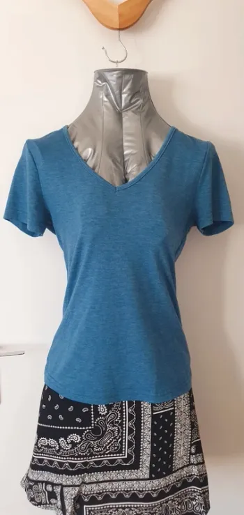 Tee shirt col v