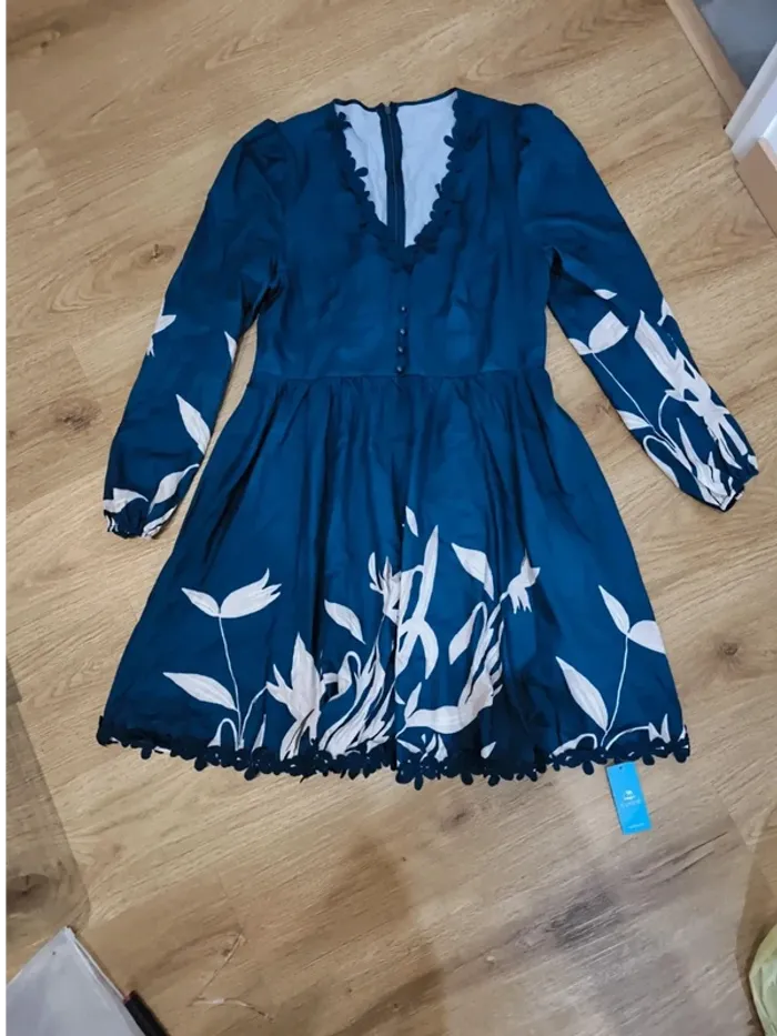 Robe trapèze en broderie taille L (40) neuve