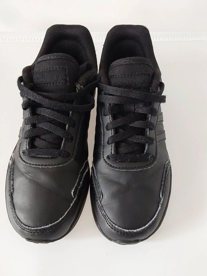 Basket Adidas garçon pointure 31 - photo numéro 2