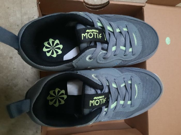 Nike Air Max motif en taille 28 neuve - photo numéro 3