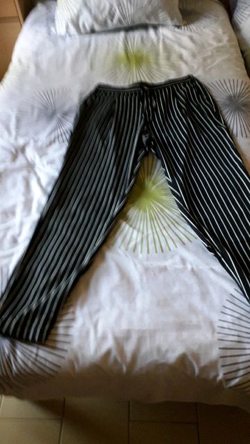 Pantalon rayé noir blanc stradivarius.