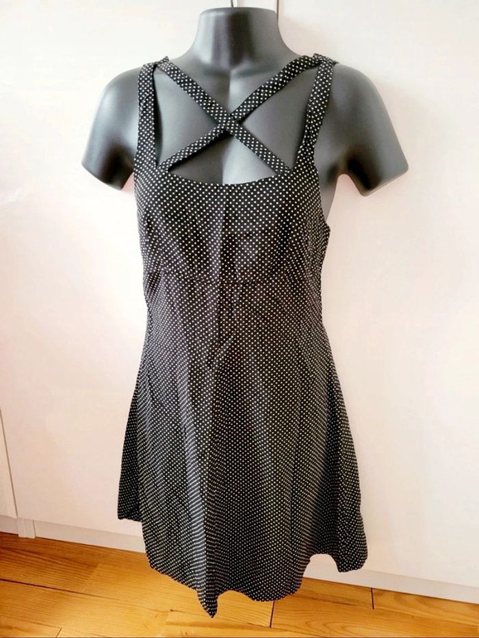 Jolie robe noire à pois blancs La
City style goth gothique lolita
kawaii anime manga
