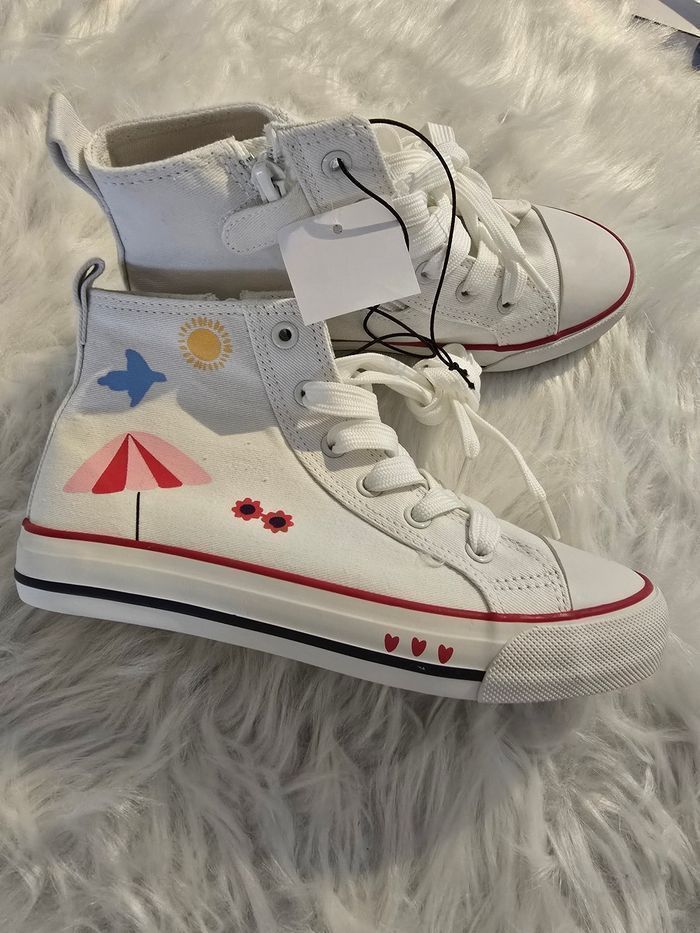 Neuves (non portées)🏷🤩😍🥰🩷🩷🩷 baskets pointure 33 fille 🩷🩷🩷