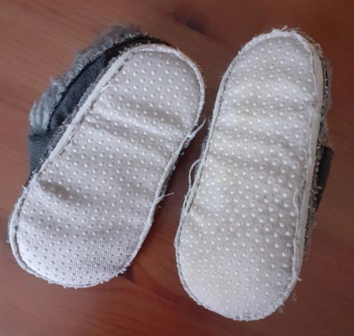 Chaussons pour bébé taille 19 - photo numéro 3