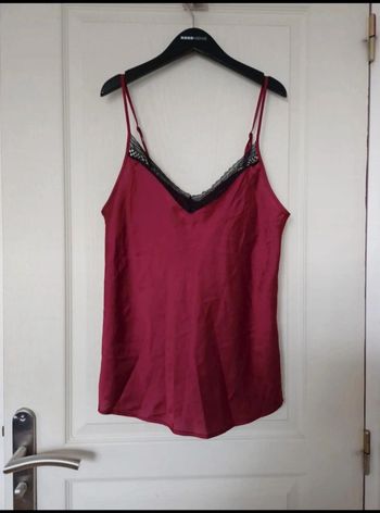 Jolie haut à bretelle rose satiné avec dentelle et brassière intégrée femme etam taille M/38