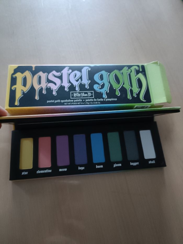 PALETTE GOTHIQUE ET PASTEL GOTH KAT VON D - photo numéro 3