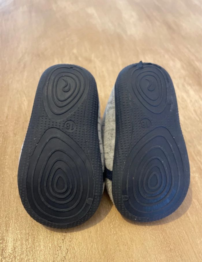 Chaussons Absorba taille 18 - photo numéro 4