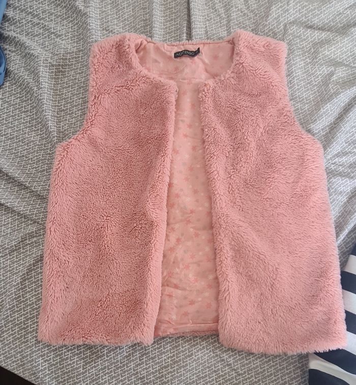 Lot 3 gilets sans manches fausses fourrure  taille 14 ans - photo numéro 3