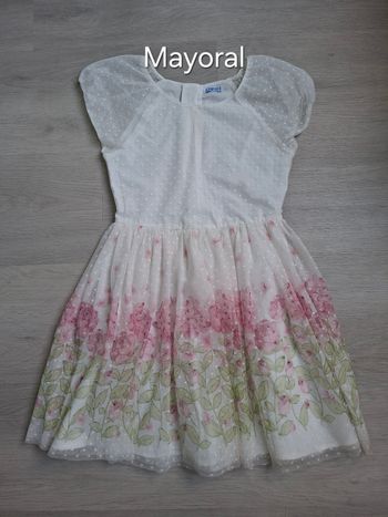 Robe blanche à fleurs roses