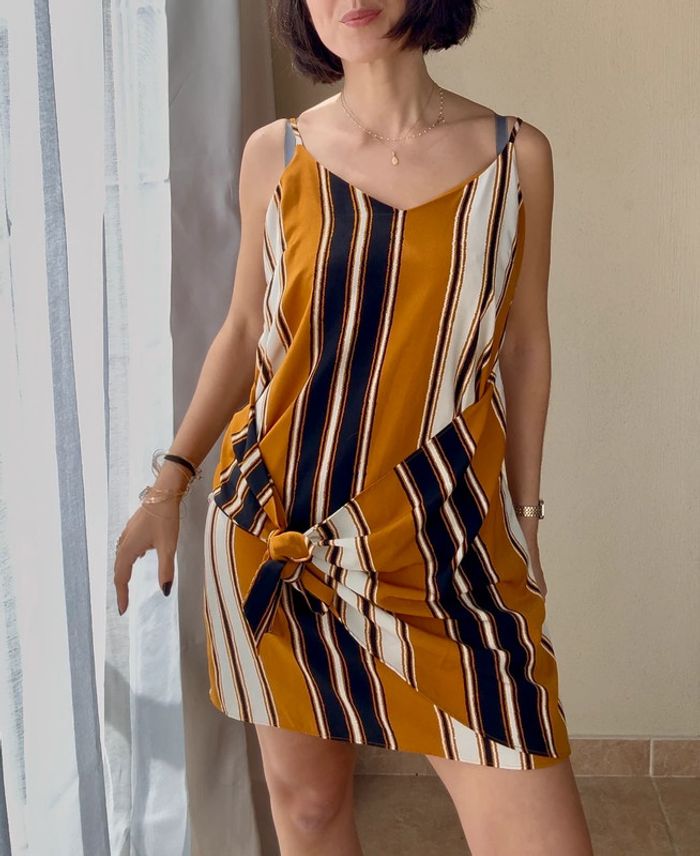 Robe Moutarde rayée River Island taille 36 - parfait état - photo numéro 2