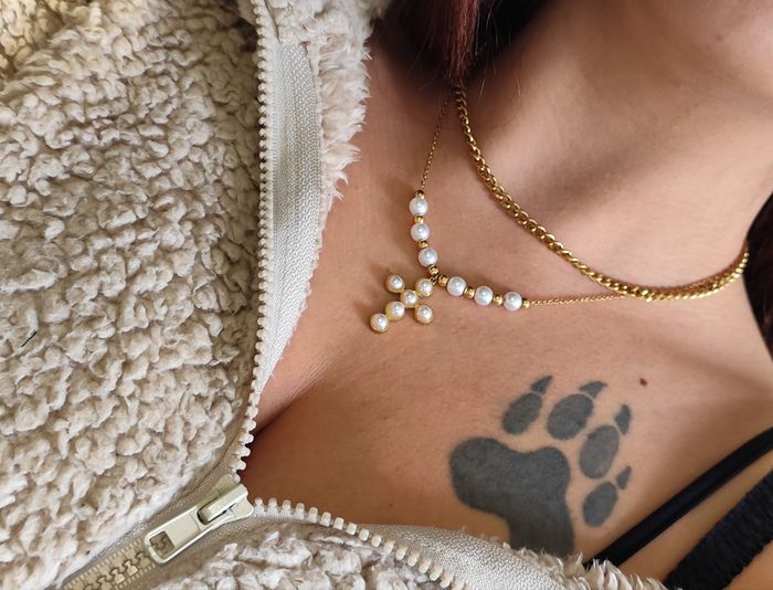 Collier croix perlé ✅