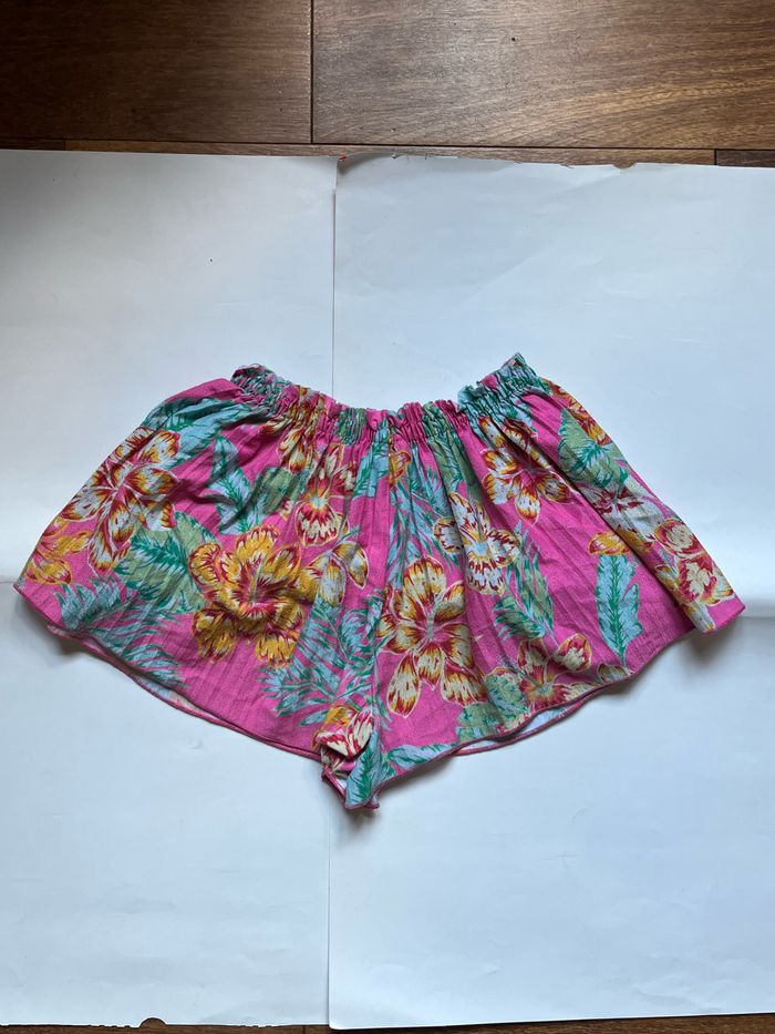 Short plissé imprimé rose tropical été zara 5 ans - photo numéro 4