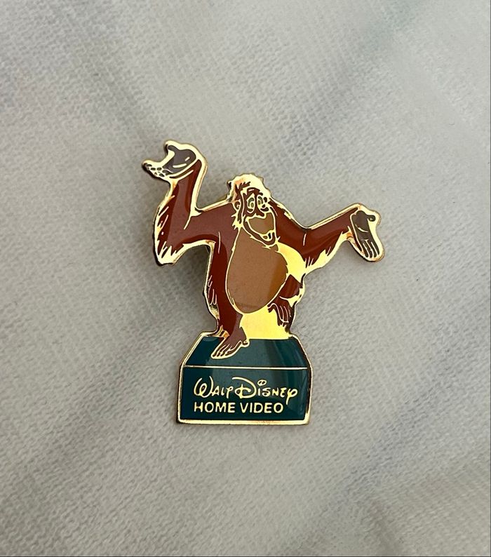 Pin’s Disney Home Video Roi Louie