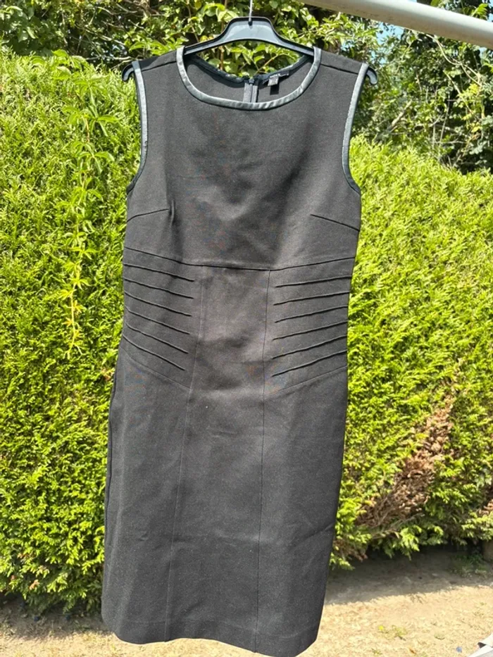 Robe noire moulante et stretch – Marque Mexx