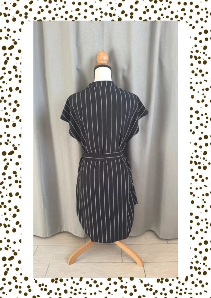 Robe courte SHEIN noire à rayures – Taille M (38) - photo numéro 2