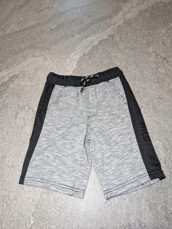 Short garçon 4/5 ans comme NEUF