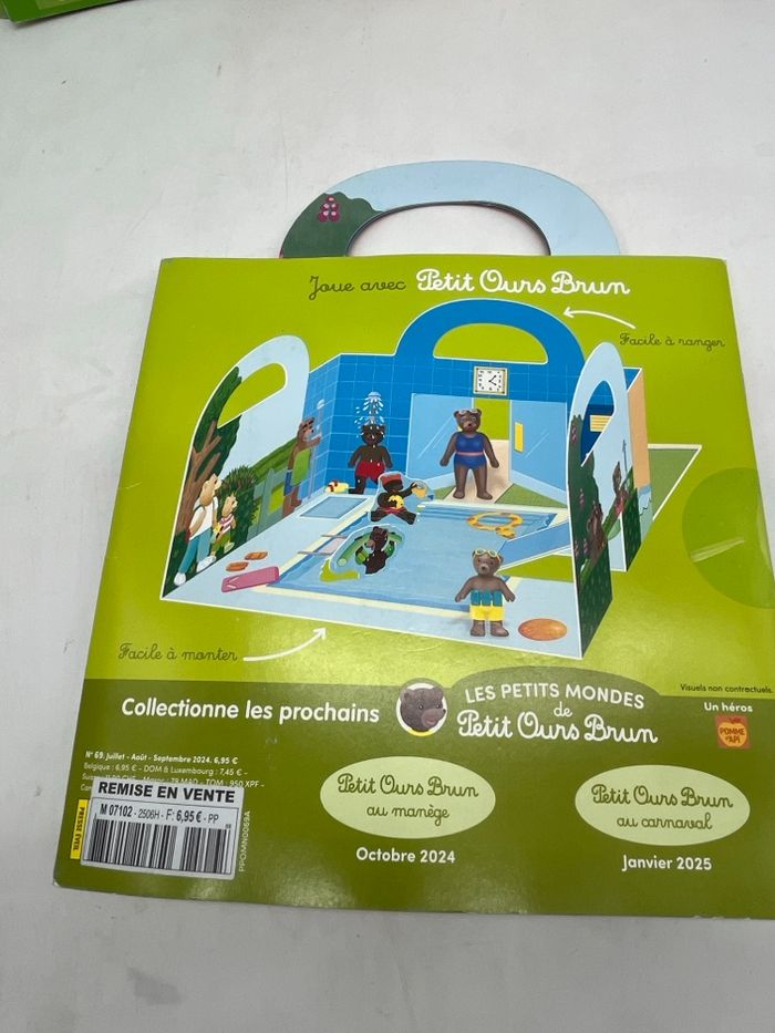 Lot de 3 livres magazines les petits mondes de Petit ours brun avec ces figurines Neuf À la piscine À la boulangerie / Au manege Le lot n'est dissociable - photo numéro 2