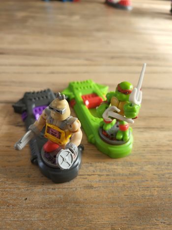 Lot 2 personnages akedo tortue ninja