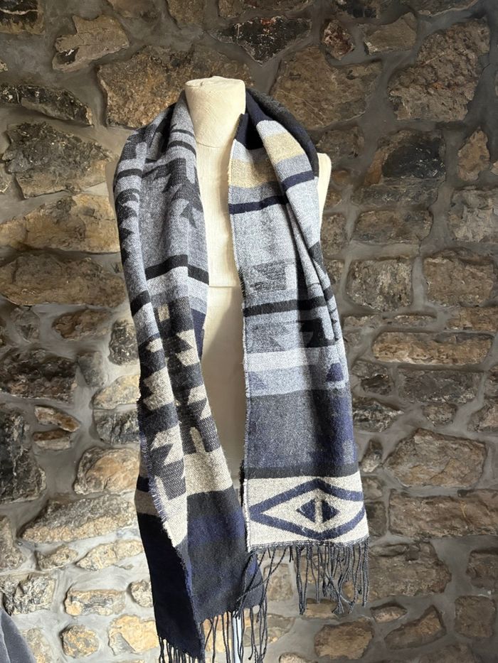 Écharpe à motifs - photo numéro 2