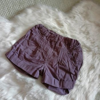 Short fille violet