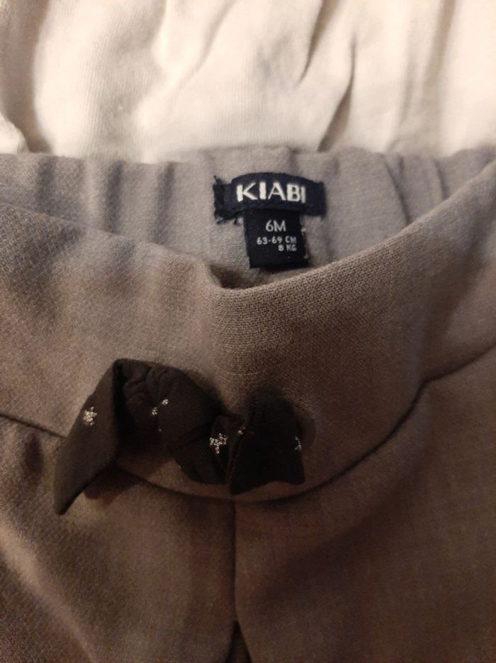 Short gris fin Kiabi et haut gris Vertbaudet - photo numéro 2