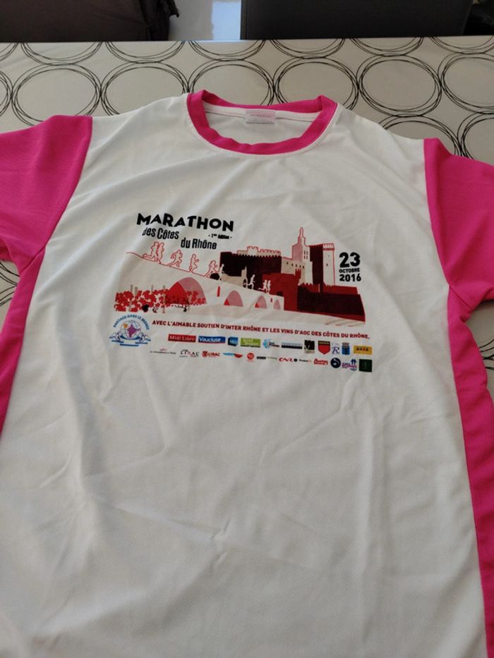 Tee shirt running Marathon taille M neuf - photo numéro 2