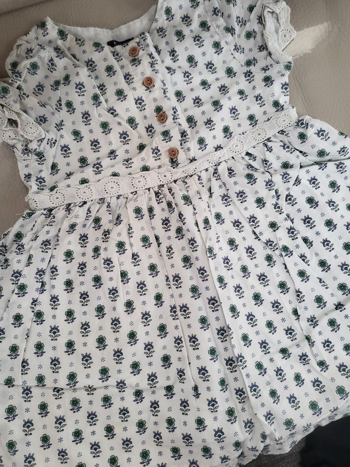 Robe fleurie - photo numéro 2