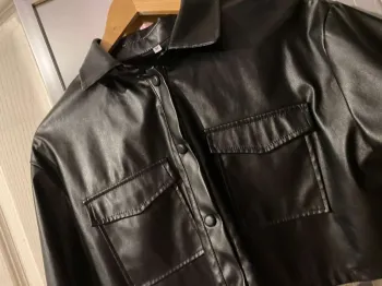 Chemise en simili cuir