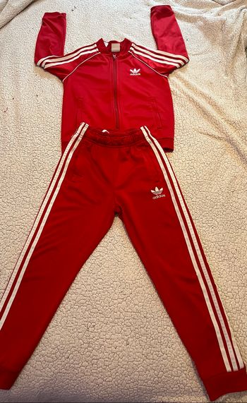Ensemble jogging adidas rouge et blanc
