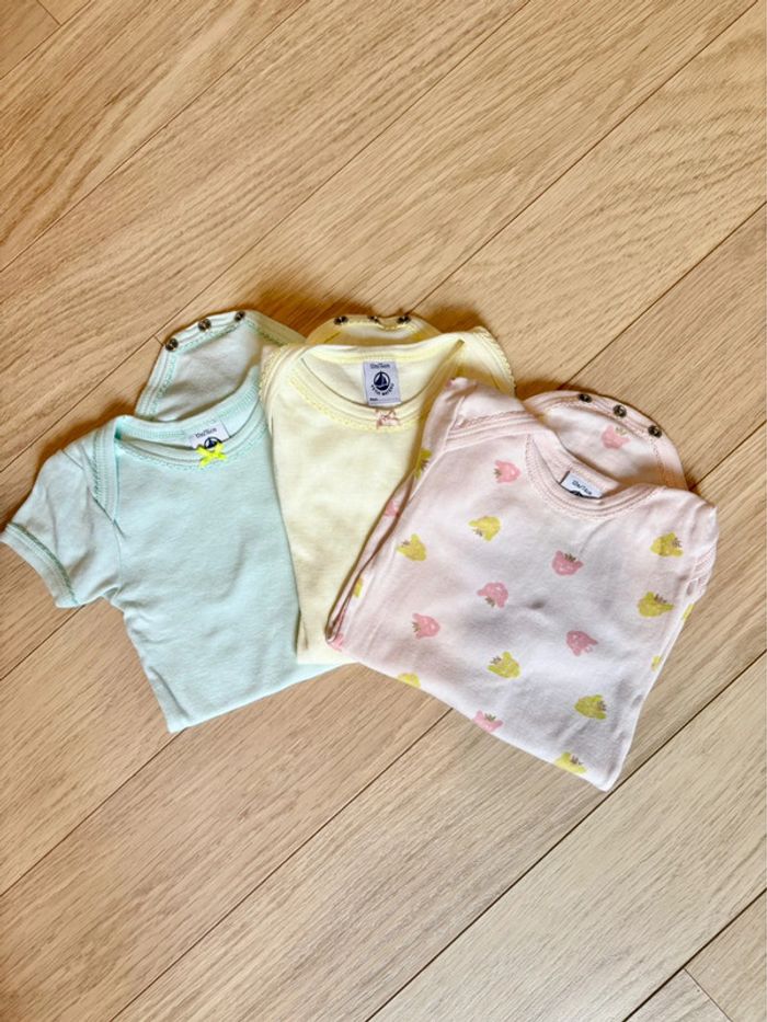 3 bodies manches courtes Petit Bateau 12 mois