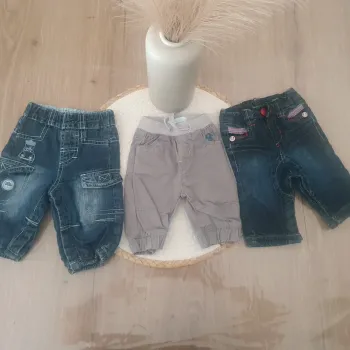 Lot 3 pantalons 1 mois