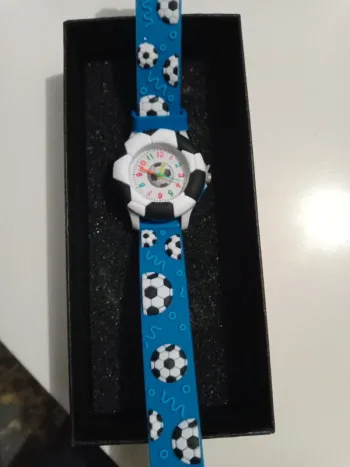 Montre ronde motifs ballon de foot