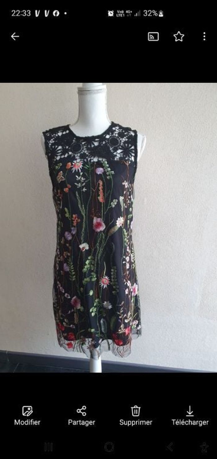Robe fleurs brodées