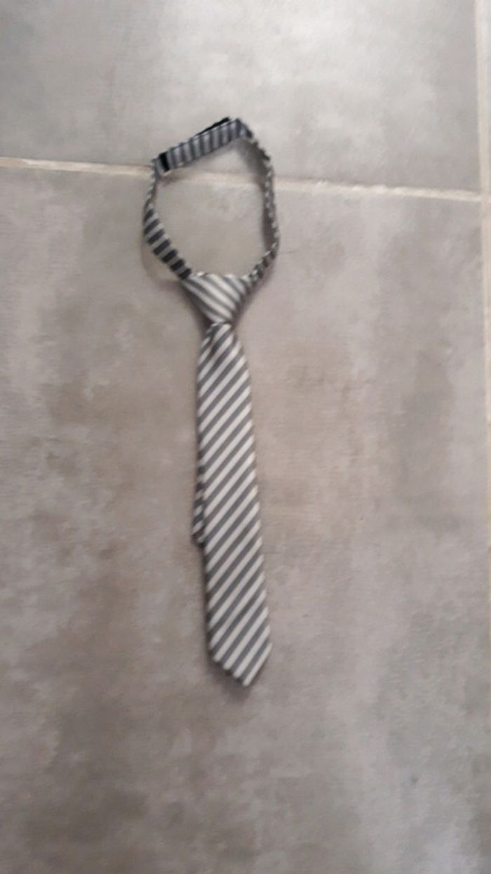 Cravate 1-4 ans reglabe neuf