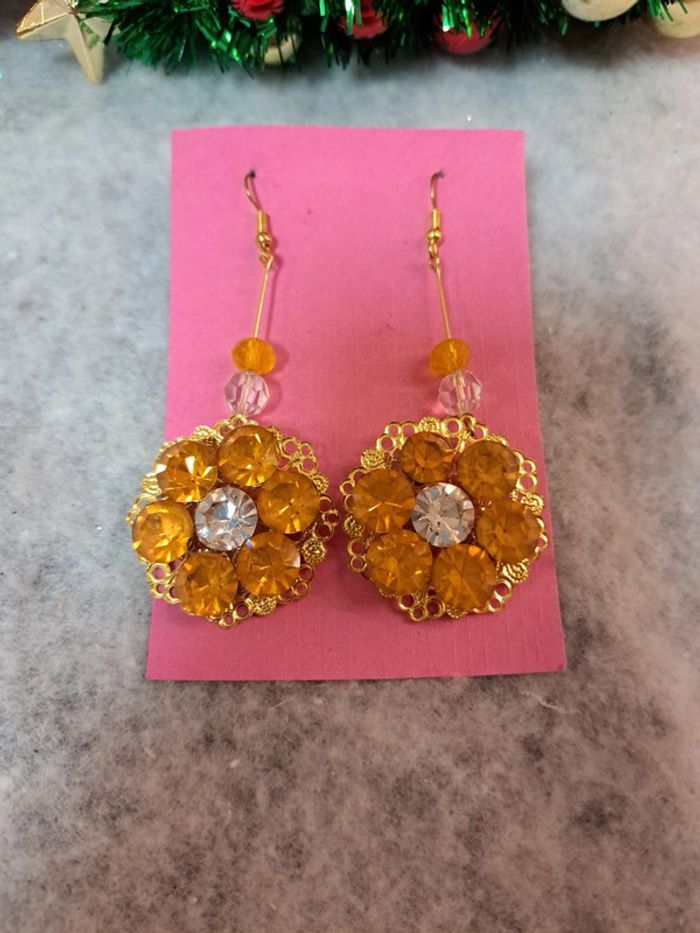 Boucles d'oreilles pendante strass orange - photo numéro 3