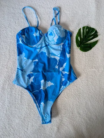 🩵 Maillot de bain une pièce - M