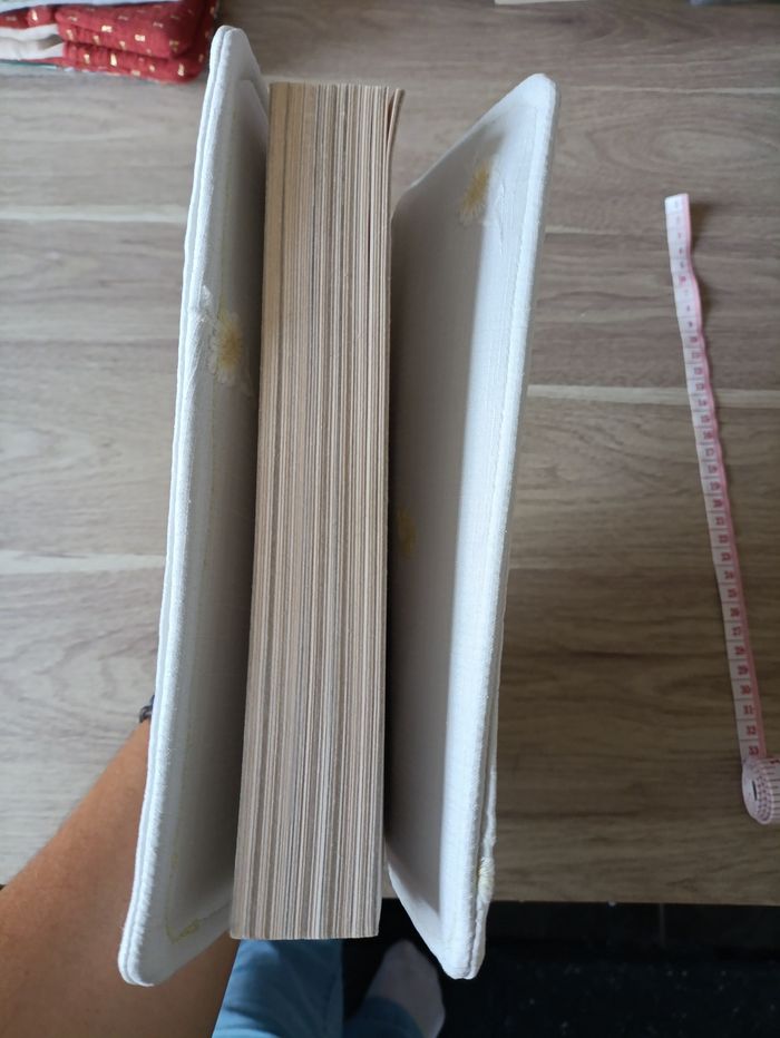 Protege livre blanc fleur brodé - photo numéro 6
