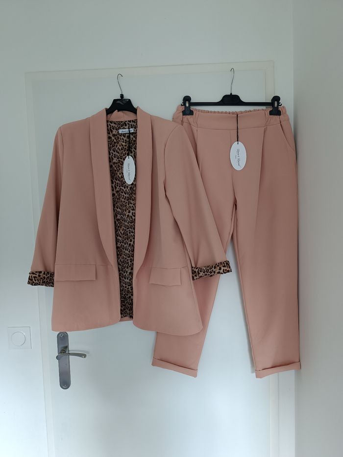 Ensemble femme neuf avec étiquette (140€